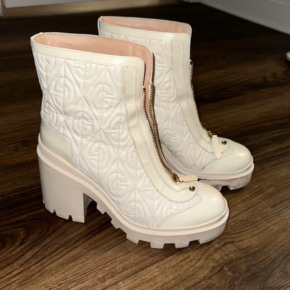 Gucci Shoes - 𝐆𝐮𝐜𝐜𝐢 𝐁𝐨𝐨𝐭𝐬 - 𝐩𝐞𝐫𝐟𝐞𝐜𝐭 𝐟𝐨𝐫 𝐫𝐚𝐢𝐧𝐲 𝐰𝐞𝐚𝐭𝐡𝐞𝐫